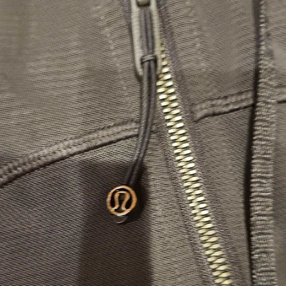 Lululemon Mesh Hooded Define Cropped Jacket - Picture 3 of 4